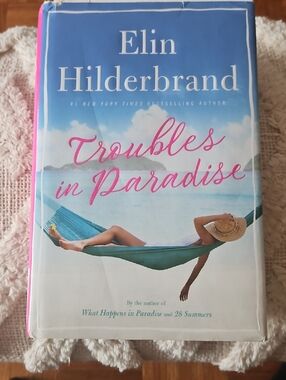 Elin Hilderbrand "Troubles in Paradise"